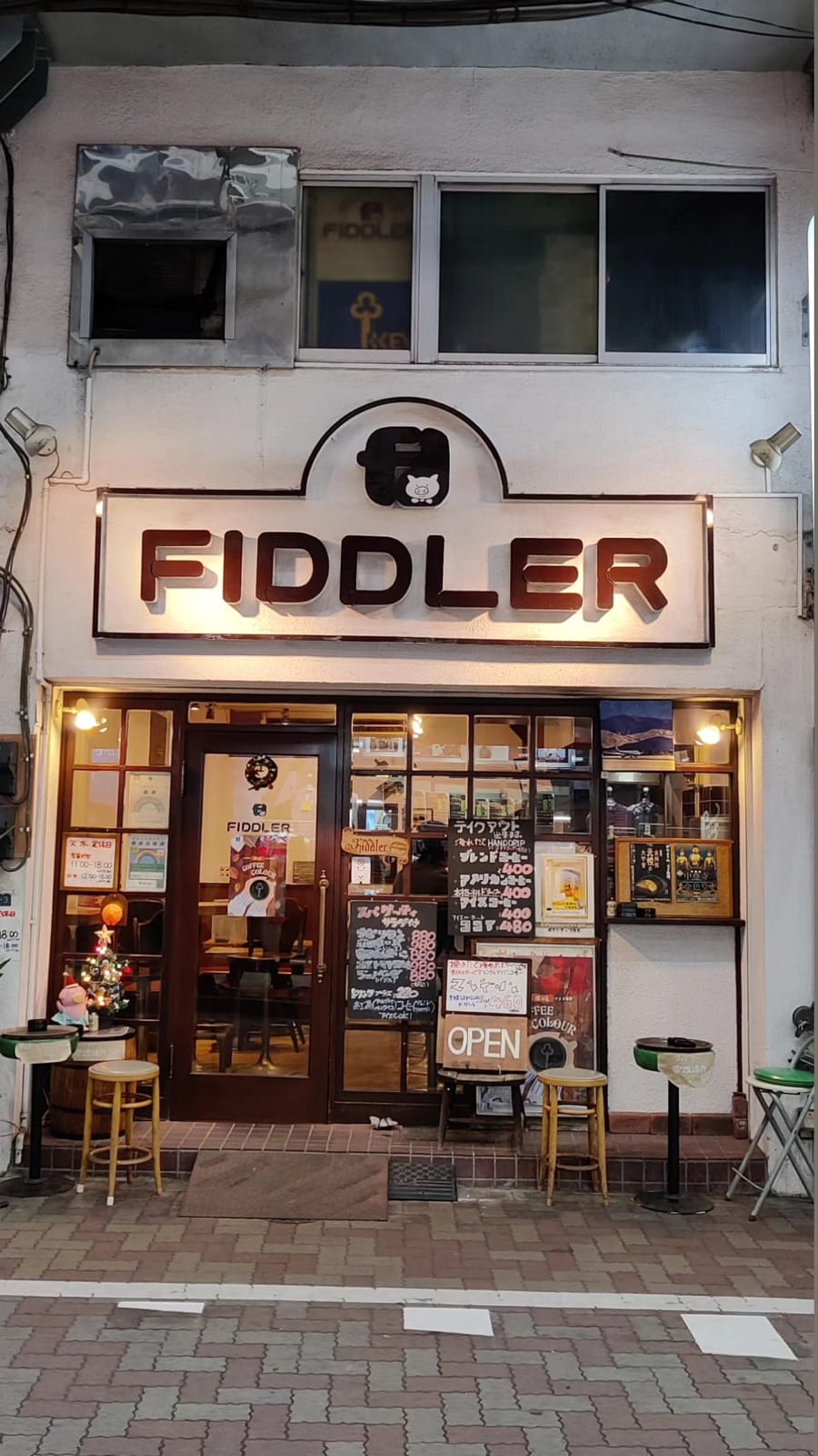 The retro storefront of Fiddler, a small kissaten-style cafe-bar near Akihabara with chalkboard menus