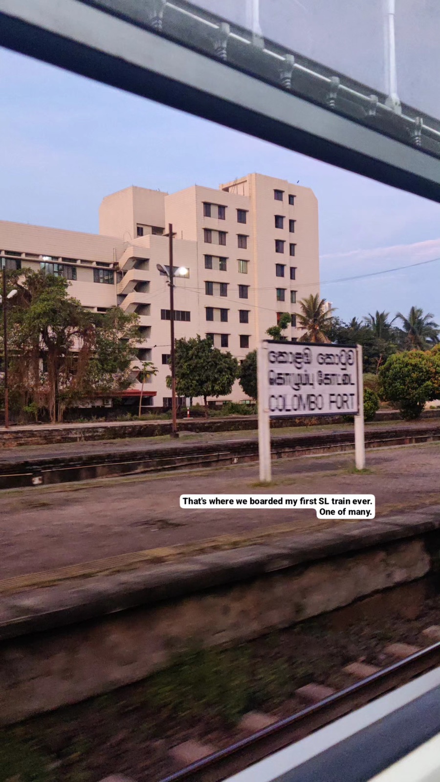 Colombo Fort station sign in Sinhala, Tamil and English